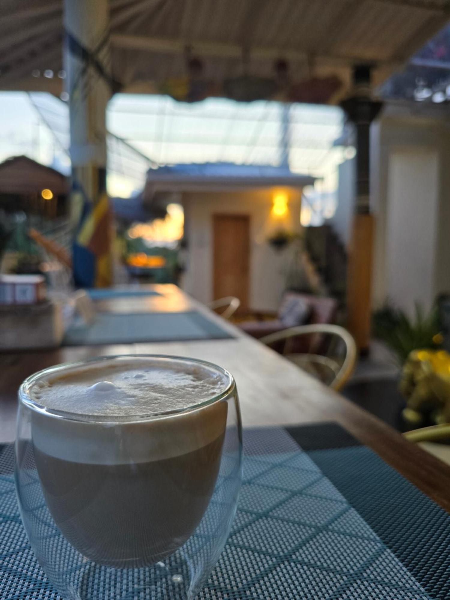 Habibi Hostel & Restaurant ウナワトゥナ エクステリア 写真