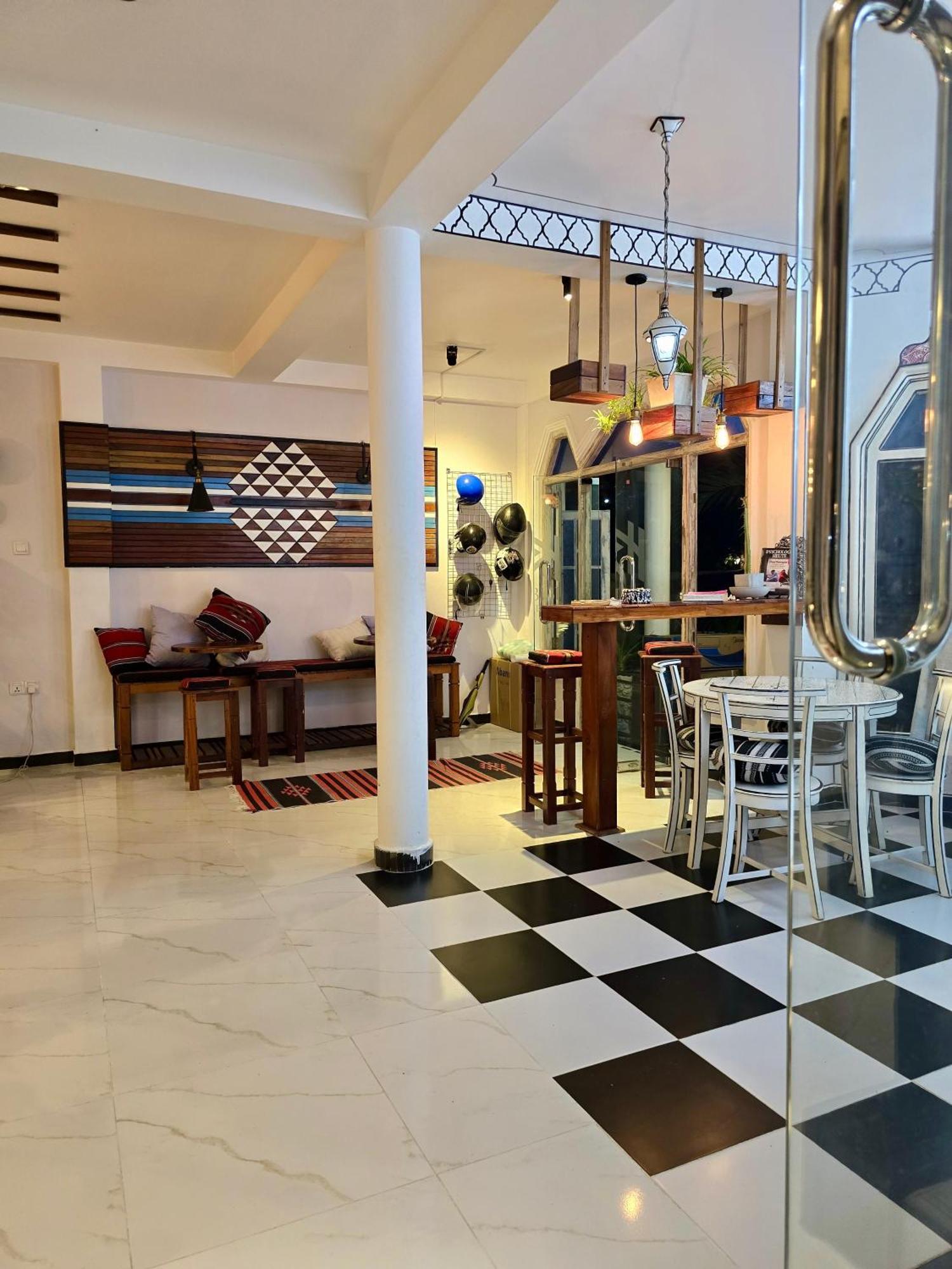 Habibi Hostel & Restaurant ウナワトゥナ エクステリア 写真