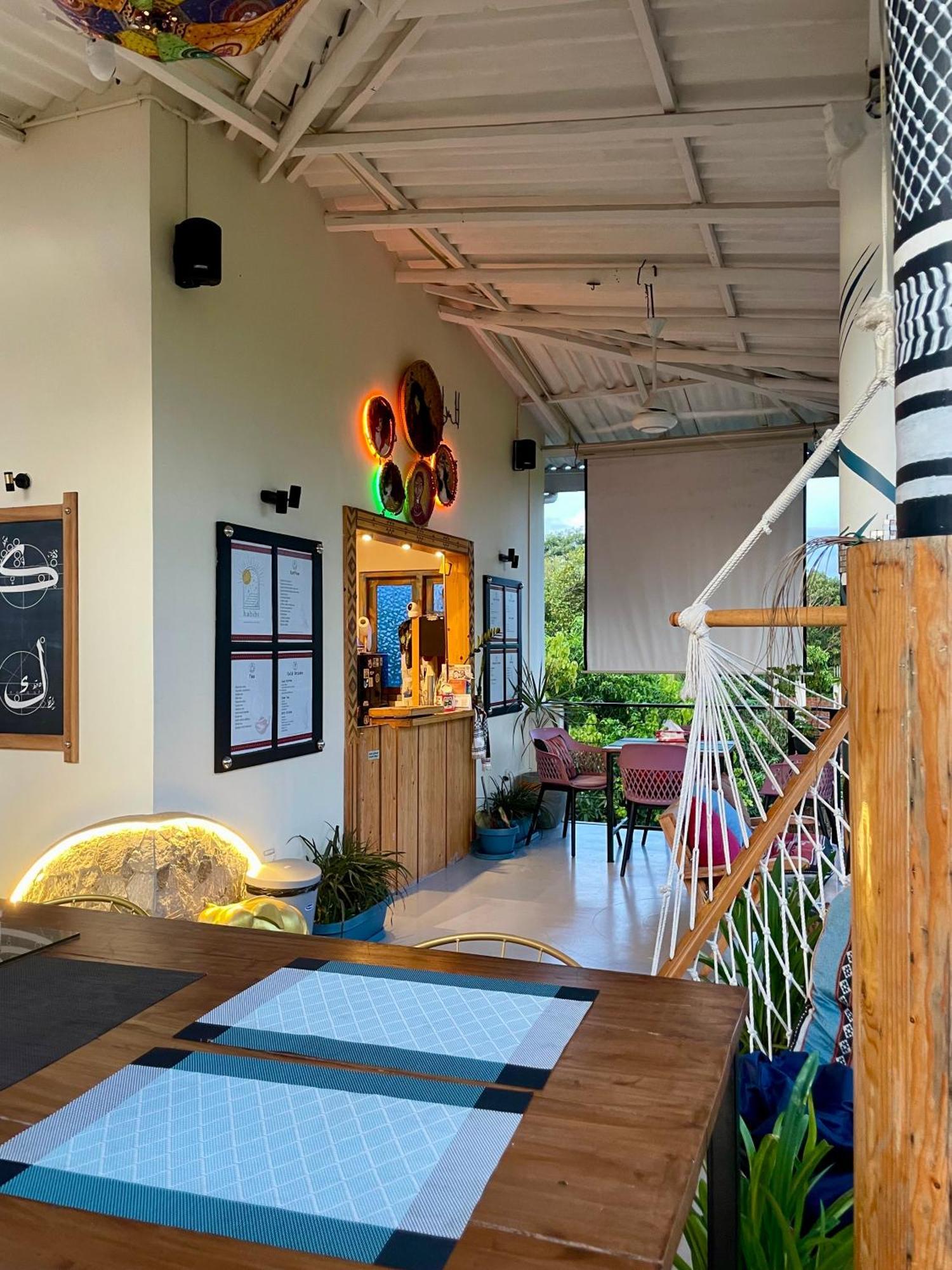 Habibi Hostel & Restaurant ウナワトゥナ エクステリア 写真