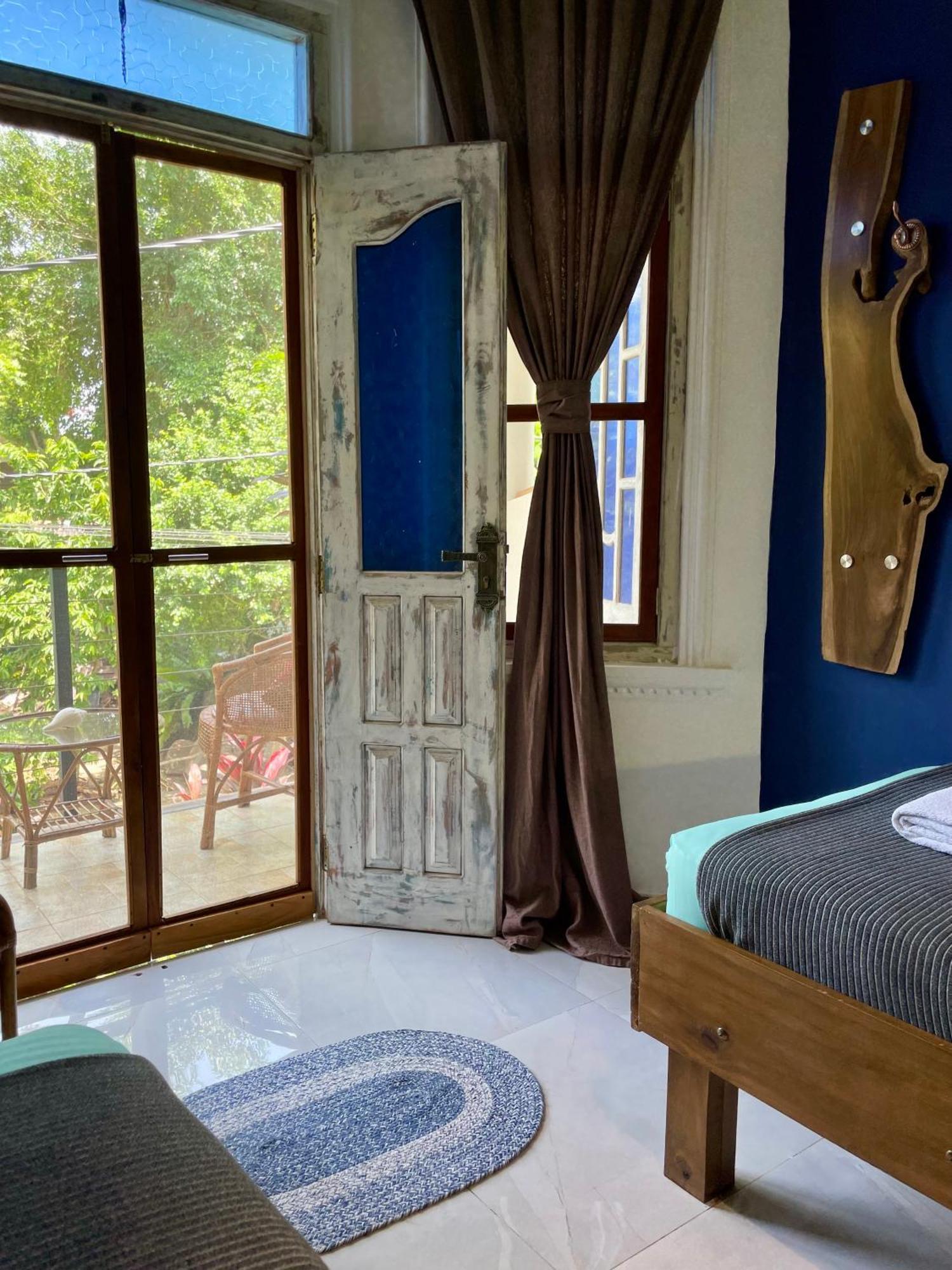 Habibi Hostel & Restaurant ウナワトゥナ エクステリア 写真