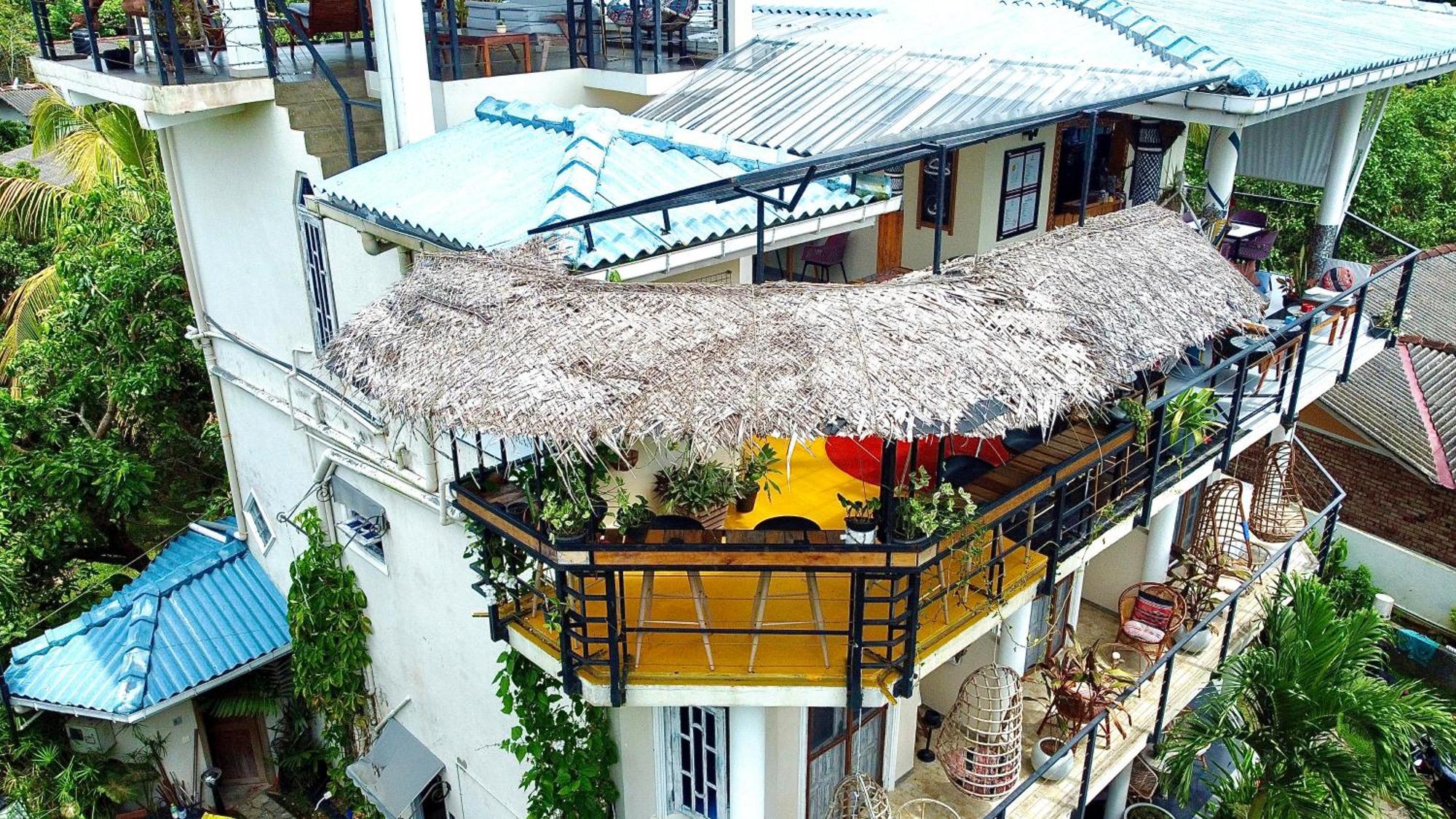 Habibi Hostel & Restaurant ウナワトゥナ エクステリア 写真
