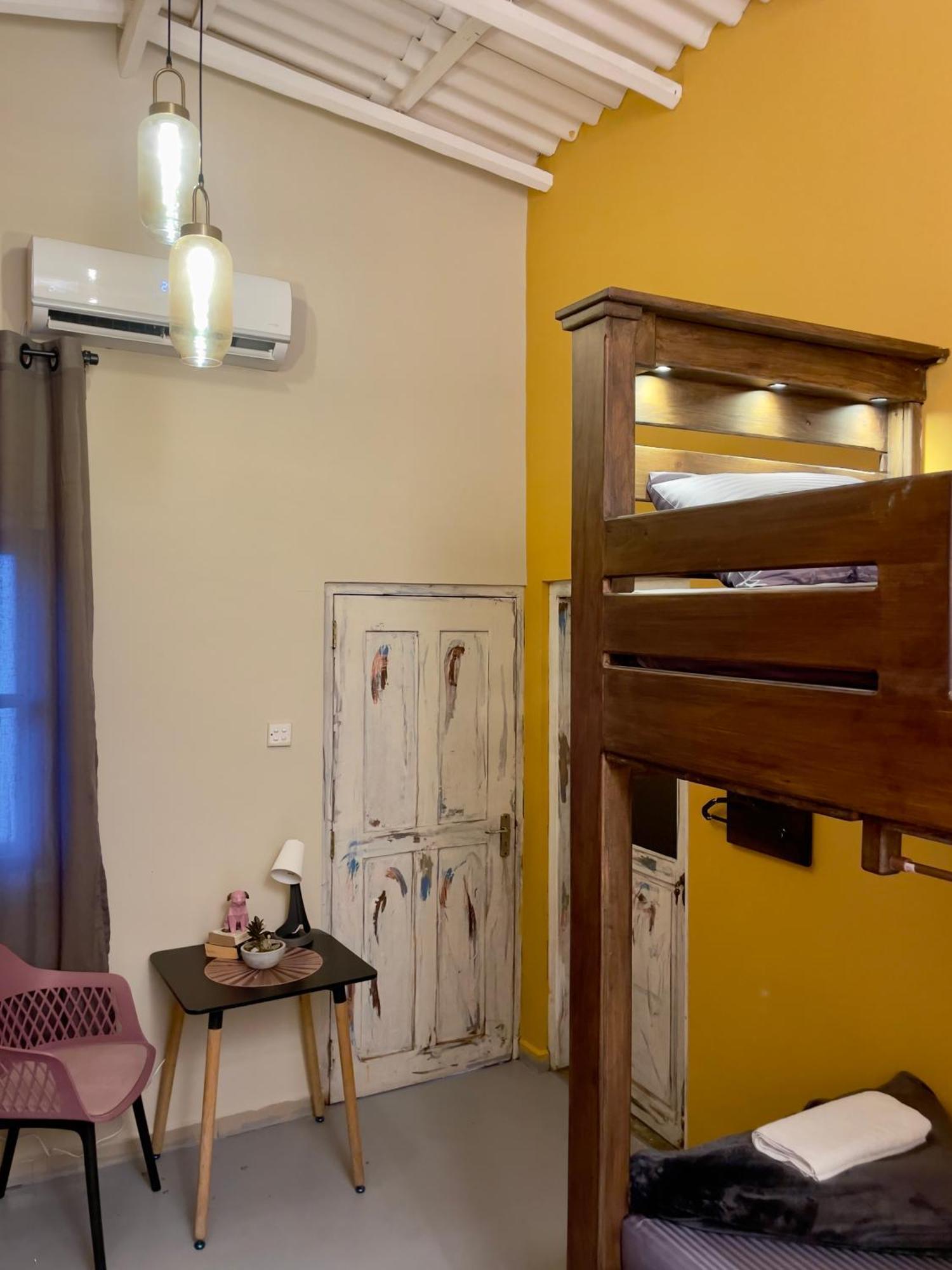 Habibi Hostel & Restaurant ウナワトゥナ エクステリア 写真